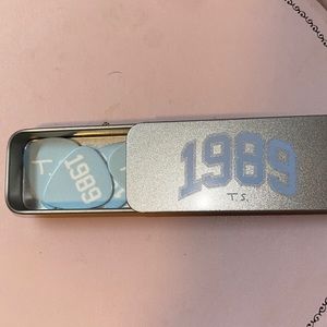Taylor Swift 1989 guitar picks